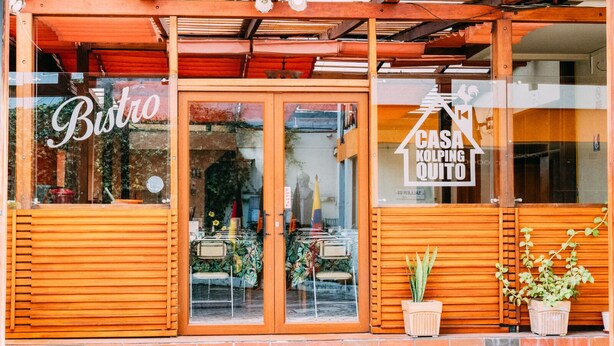 A restaurant with a wooden facade, glass doors, and a sign reading "Bistro". - Hotel Casa Kolping Quito (Quito)