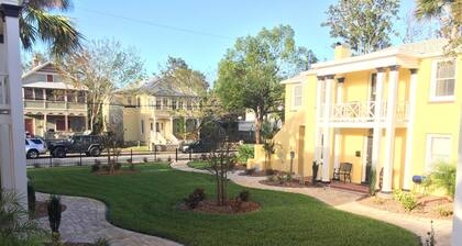 C1, Perfect location in city center with balcony, near beaches, free parking!