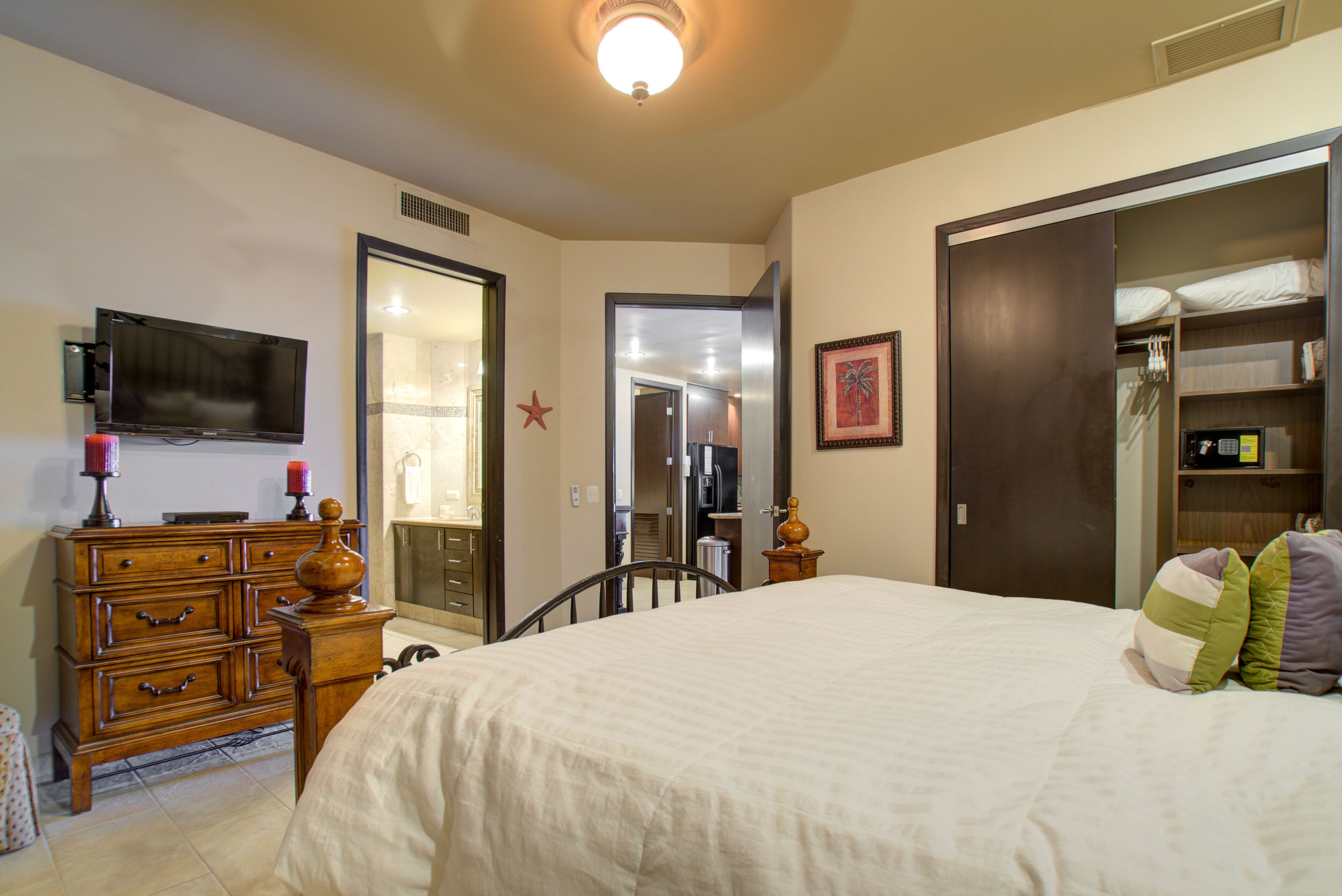 1 bedroom, in-room safe, iron/ironing board, free WiFi