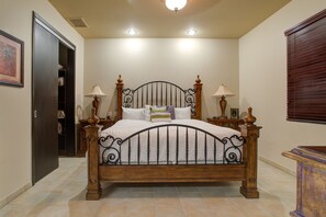 1 bedroom, in-room safe, iron/ironing board, free WiFi