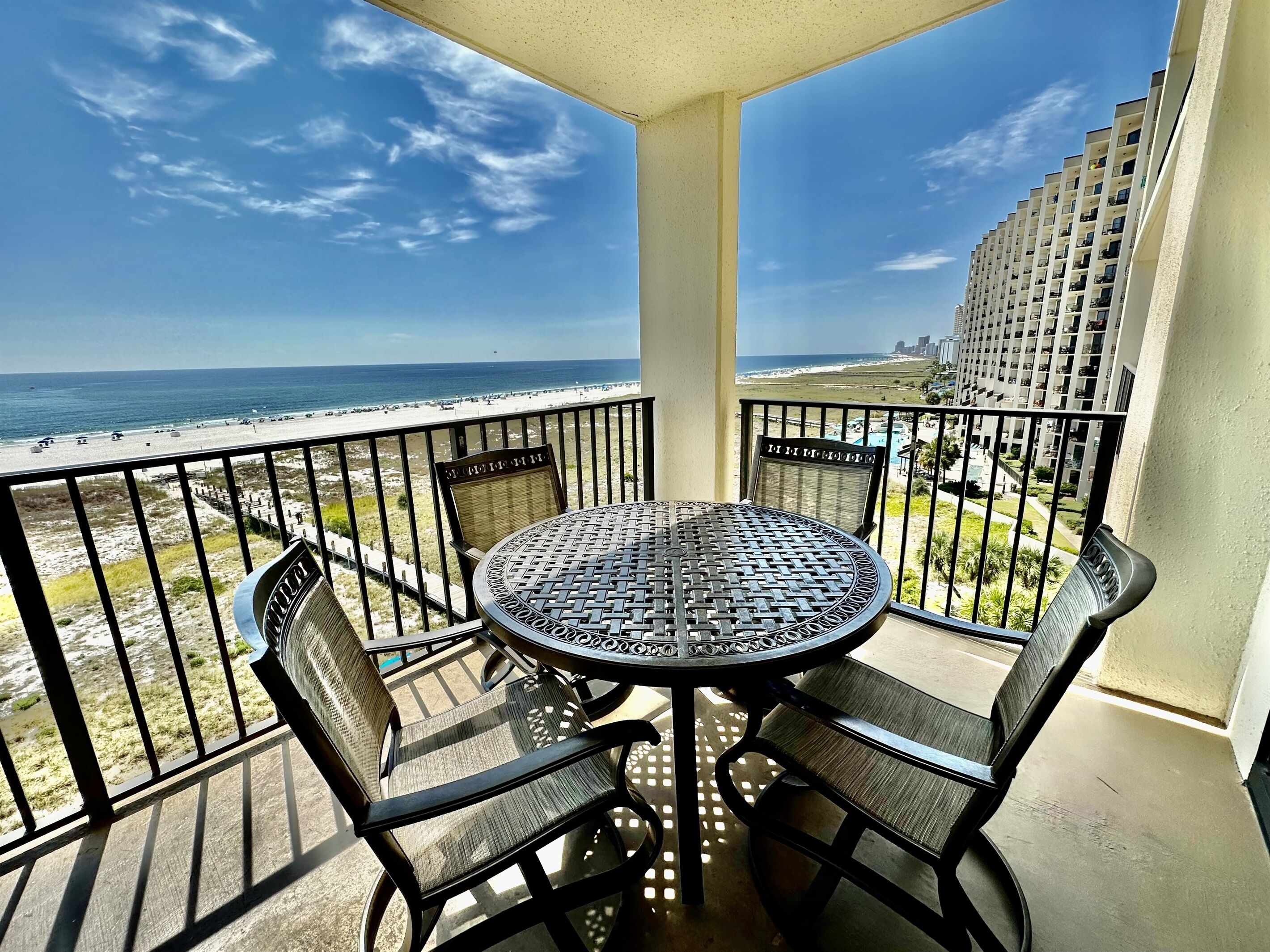 Enjoy this million dollar view without that million dollar price tag!!