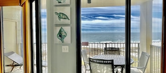 Perfect Condo For Couples Or A Small Family! Fabulous Views on the 6th Floor!
