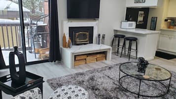 Smart TV, fireplace, table football, ping pong