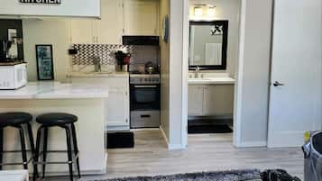 Refrigerador, microondas, horno, placa de cocina