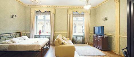 1 habitación, tabla de planchar con plancha, internet y ropa de cama