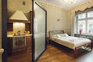 1 bedroom, iron/ironing board, internet, bed sheets - right in the center of the old Krakow (Kraków)