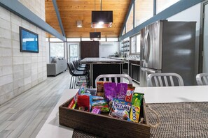 Dining - Waterfront Home with Pontoon, Movie & Game Room-Perfect for Families & Getaways! (Park Rapids)