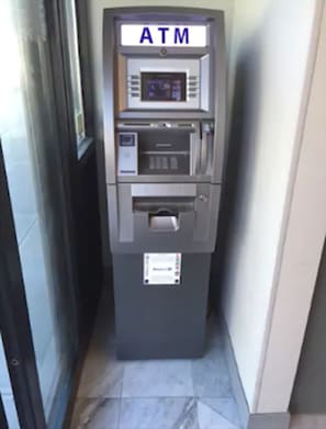 Caixer automàtic a les instal·lacions