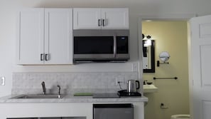 Standard room, 2 double bed, non-smoking | Private kitchenette | Fridge, microwave, eco-friendly cleaning products, paper towels - Gatehouse Motel (Corning)