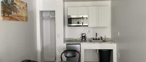 Estudio Deluxe, 1 cama Queen size, para no fumadores | Sábanas de algodón egipcio y ropa de cama de alta calidad