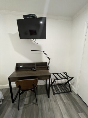 标准开间, 2 张双人床, 无烟房, 简易厨房 | 埃及棉床单、高档床上用品、特色家居、办公桌