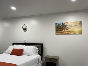Classic Studio, 1 Queen Bed, Non Smoking | Egyptian cotton sheets, premium bedding, individually furnished, desk - Gatehouse Motel (Corning)
