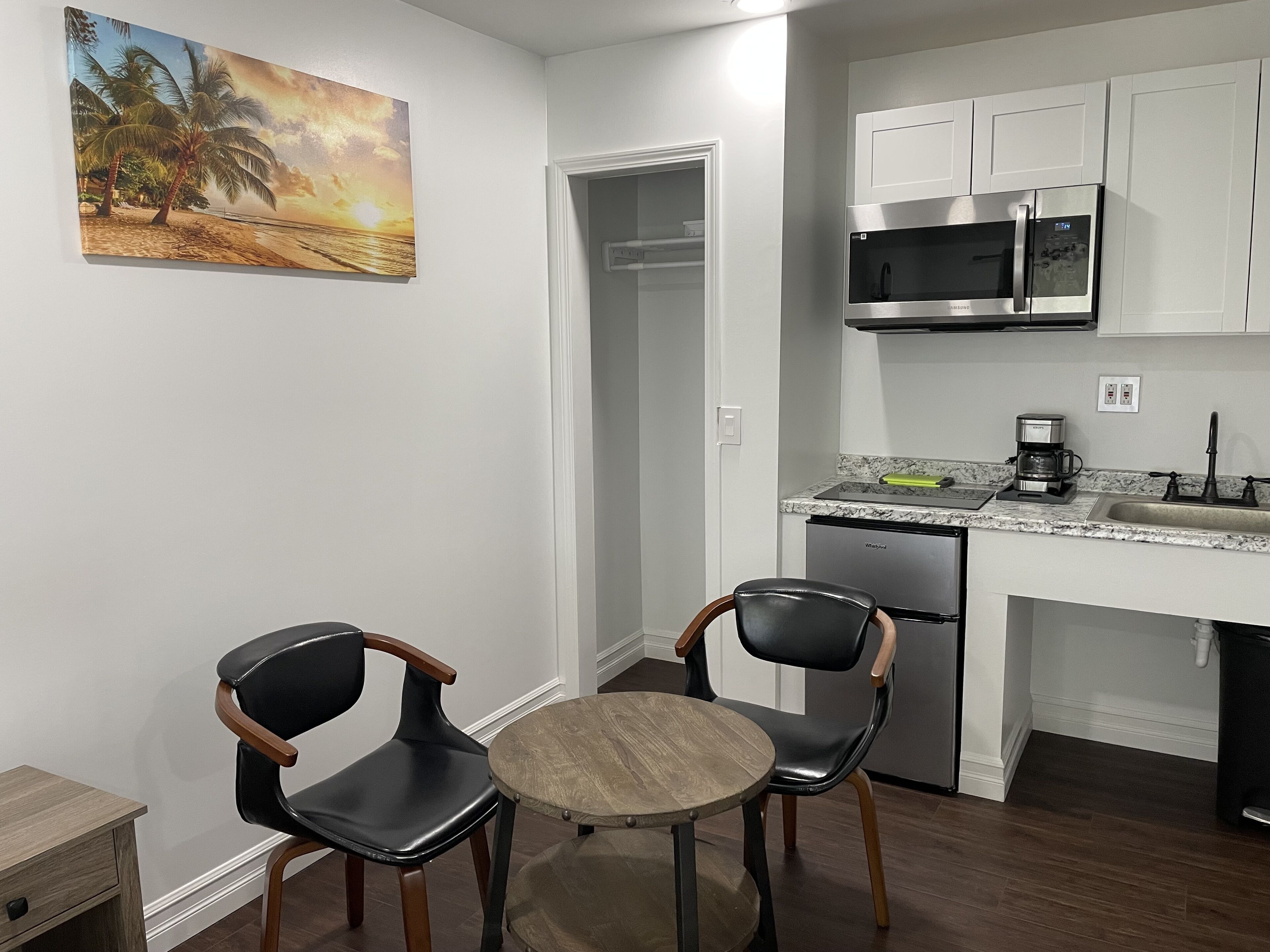 Deluxe Studio, 1 Queen Bed, Non Smoking | Egyptian cotton sheets, premium bedding, individually furnished, desk