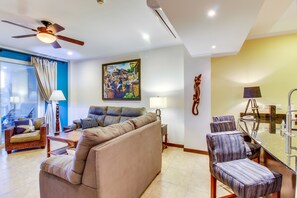 Flat-screen TV, Netflix, DVD player - The Palms 101 (Jacó)