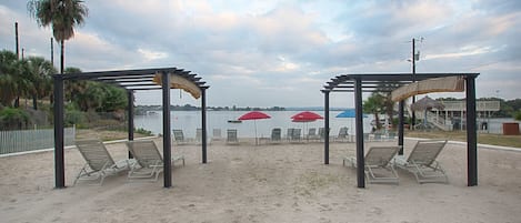 In Strandnähe, Liegestühle