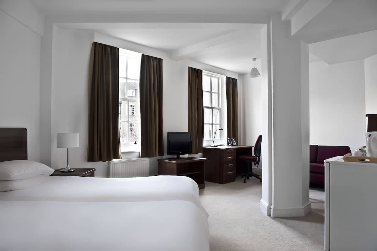 Classic Double Room, Ensuite | 1 bedroom, desk, free WiFi, bed sheets