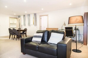 经典公寓, 独立浴室 | 办公桌、免费 WiFi、床单