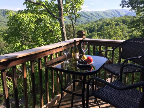 Amazing View! Great Local-A Little Romance-Hot Tub/Pool Tabl/Jcuzzi & No Mgt Fee