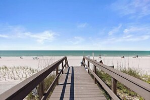 Una spiaggia nelle vicinanze