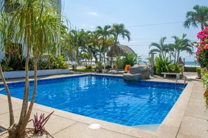 حمّام سباحة خارجي