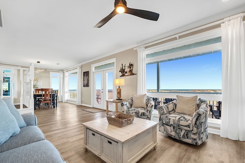 NEW LOW RATE March 28/w NEW BATHROOMS KITCHEN Photos2025 GulfFRONT 2pools PET