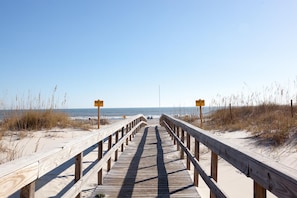 On the beach - DISCOUNTED AUGUST DAY! NEW BATHROOMS KITCHEN Photos2025 GulfFRONT 2pools PET (Gulf Shores)
