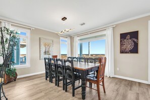 Dining - Week 7/25 OPEN NEW BATHROOMS KITCHEN Photos2025 GulfFRONT 2pools PET (Gulf Shores)
