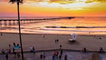 Am Strand, LiegestĂŒhle, StrandtĂŒcher