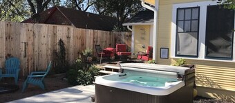 Garrett House | Hill Country retreat Kerrville - pool - hot tub - outdoor shower