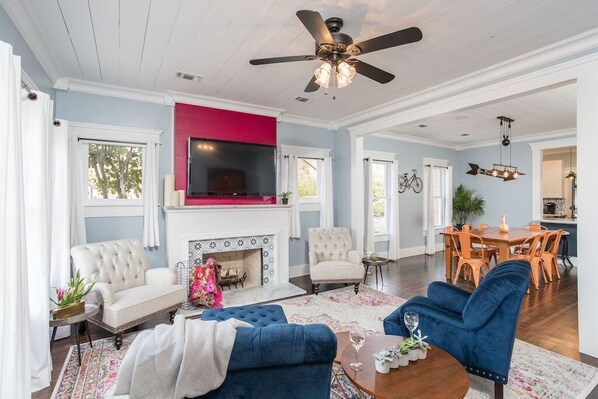 Smart TV, fireplace, books, stereo