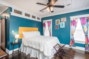 2 bedrooms, desk, iron/ironing board, free WiFi