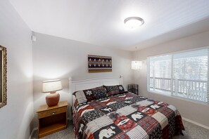 4 室のベッドルーム、アイロン / アイロン台、WiFi、ベッドシーツ