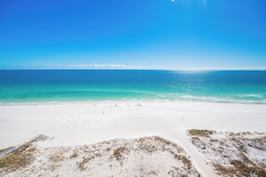 On the beach - The Oasis 1401 | Gulf-Front Corner Luxury Retreat (Orange Beach)