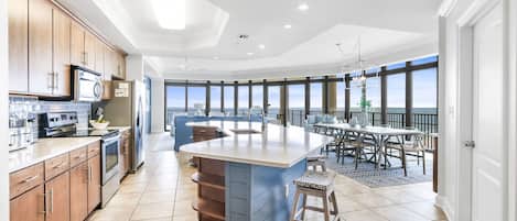 Réfrigérateur, micro-ondes, four, lave-vaisselle