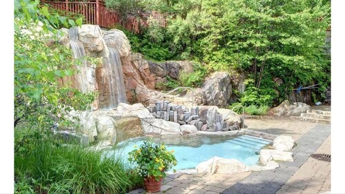 2 Bedroom, 2 Bathroom Condo in Les Eaux, hot tub and sauna