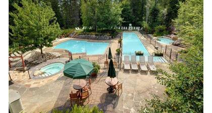 Condo 2 chambres, 2 salles de bain aux Eaux, bain Ă remous et sauna