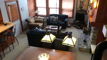Smart TV, fireplace, DVD player