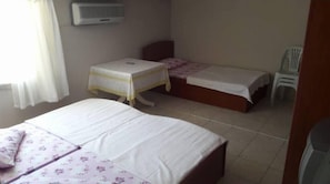 Premium bedding, iron/ironing board, free WiFi