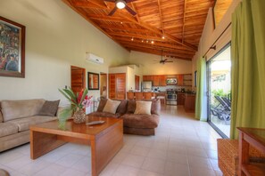 Classic House | Living room | 32-inch flat-screen TV with cable channels, TV - Hidden Palms Nosara (Nosara)