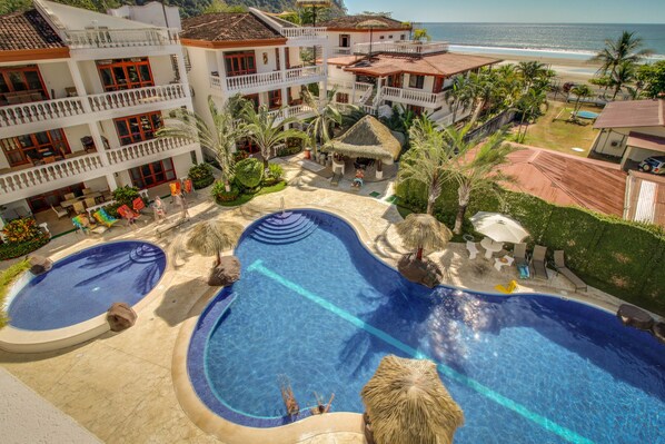 Outdoor pool - Paloma Blanca C4 (Jacó)