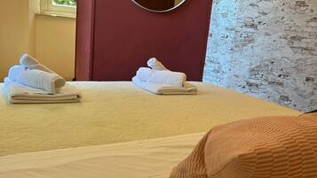 Iron/ironing board, free WiFi, bed sheets