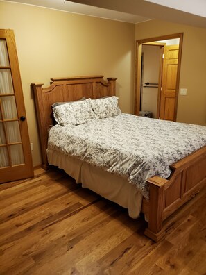 2 bedrooms, iron/ironing board, travel crib, free WiFi