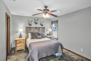 4 habitaciones, tabla de planchar con plancha y cuna de viaje 