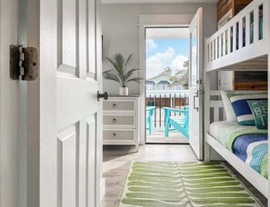 6 bedrooms, iron/ironing board, WiFi, bed sheets
