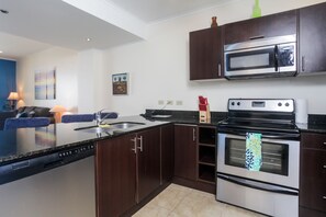 Comfort Apartment, 2 Bedrooms, Non Smoking | Private kitchen