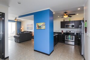 Comfort Apartment, 2 Bedrooms, Non Smoking | Private kitchen | Full-sized fridge, microwave, oven, stovetop