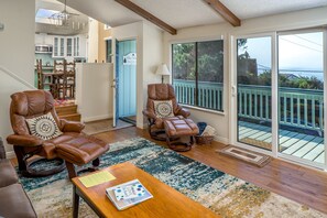 TV, fireplace, table tennis, stereo - Park Hill Rental with Panoramic Ocean Views & Walking Distance to the Beach! (Cambria)