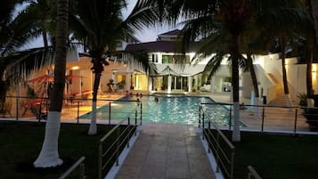 Outdoor pool, sun loungers