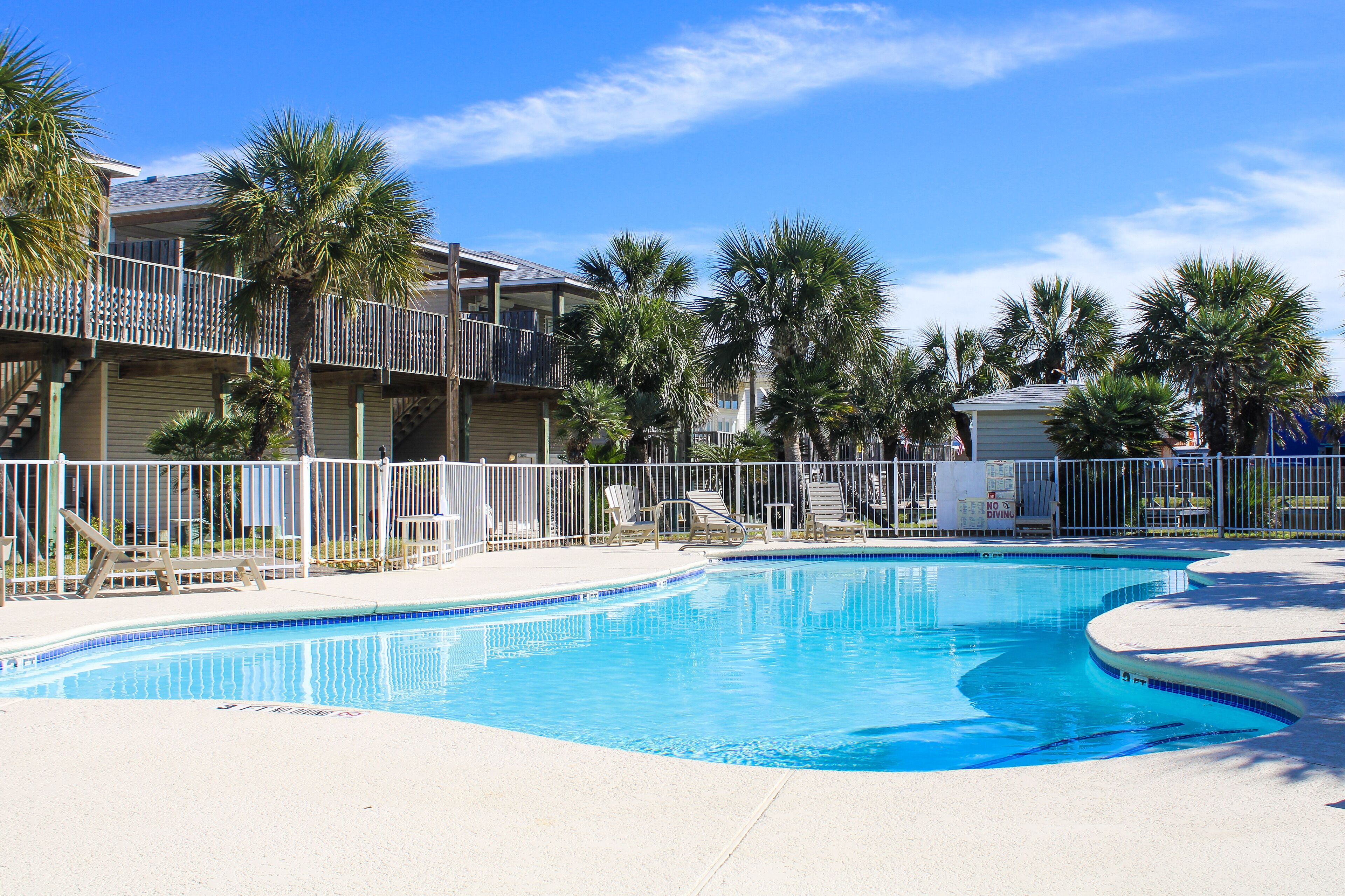 LPC221B  Unique Townhome with Large Garage for Boat, Shared Pool in Town