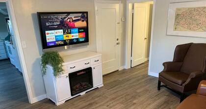 Clean and cozy cottage apartment in the heart of Logan